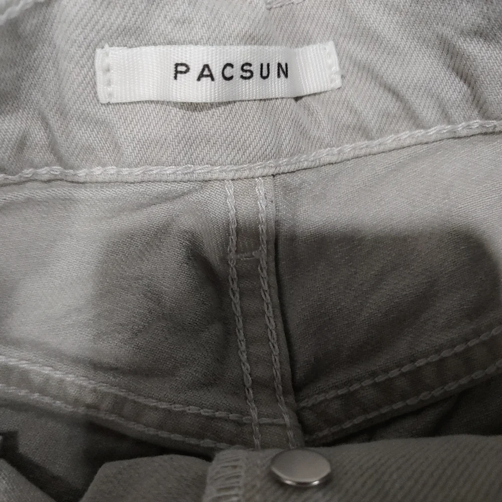 PACSUN 90'S GIRLFRIEND BUTTON FLY SHORT (a140)